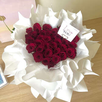 Love shape red roses 02
